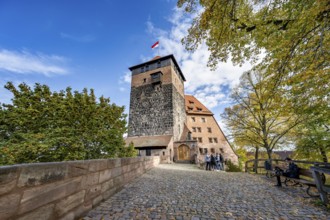 Fünfeckturm and DHJ, youth hostel formerly Kaiserstallung, Kaiserburg, in autumn, Nuremberg, Middle