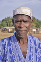 Portrait of a man in Muslim dress, Waiima, Kono District, Sierra Leone, Africa