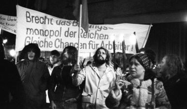 The conference of the left-oriented SDAJ and the torchlight march of the youth organisation against