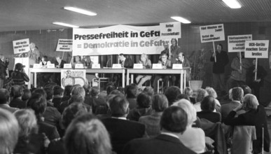 Several hundred journalists and employees of the publishing houses of the newspapers WAZ