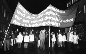 The conference of the left-oriented SDAJ and the torchlight march of the youth organisation against