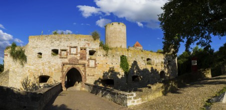 Querfurt Castle is located in the town of Querfurt in Saalekreis, Saxony-Anhalt. The hilltop castle