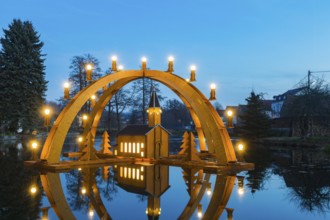 Floating candle arch in the village pond of Bärnsdorf near Moritzburg. The arch is 4.5m high,