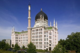 The former tobacco factory of Hugo Zeitz is now known as Yenidze. Cultural events take place under