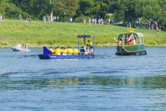 Pleasure gondolas in 1719 The 300th anniversary of the prince's wedding in 1719 was celebrated in