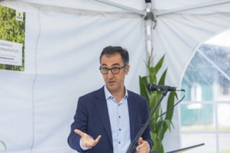 Federal Minister of Food and Agriculture, Cem Özdemir, visits Großdrebnitzer Agrarbetriebsges. mbH