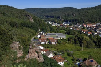 Schillerfelsen, red sandstone rock on the Dahner Felsenpfad, Dahn, Südwestpfalz district,