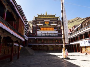 Inner courtyard in the monastery of Xigaze, Tibet, China, Asia