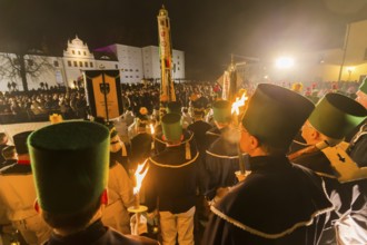 Miners pay their respects on the Schlossplatz