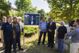 Bausoldaten at the memorial plaque in Merseburg