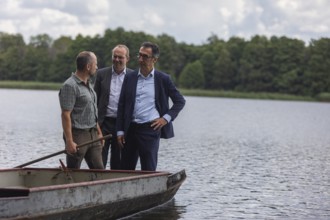 Federal Minister of Food and Agriculture, Cem Özdemir, visits the Karsten Ringpfeil pond farm in