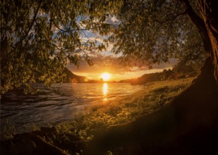 Elbe near Meissen in the evening