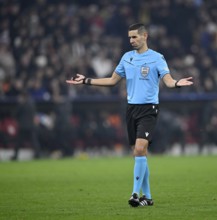 Referee Referee Antonio Emanuel Carvalho Nobre, gesture, gestures, Champions League, Allianz Arena,