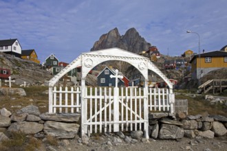 Cemetery and Heart mountain at Uummannaq, North-Greenland, Greenland, North America