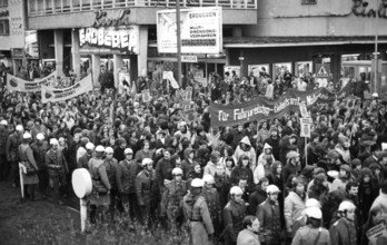 Demonstrations from 1-5 April 1975 in the centre of Hanover, which became traditional under the