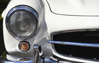 Car headlights, classic car, Mercedes-Benz type 300 SL, at classic car meeting, Germany, Europe