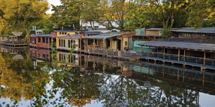 Restaurant Freischwimmer directly on the water in the early morning, Flutgraben, Spree, Kreuzberg,