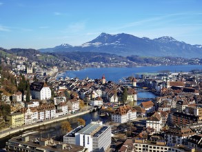 City view with Spreuerbrücke, Kapellbrücke, water tower on the Reuss, behind the Rigi, Old Town,