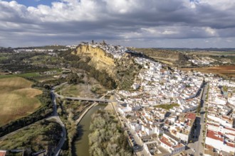 The white houses of Arcos de la Frontera seen from above, Andalusia, Spain, Europe