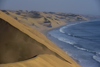 Sand dunes on the Atlantic coast near Lange Wand, Namib-Naukluft-Park, Namibia, Africa