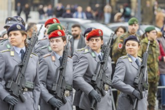 Public roll call of the Army Officers' School on Theatre Square: Bundeswehr honours and bids