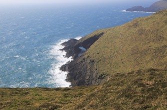 Natural arch in cliffs, Cape Clear Island, County Cork, Ireland, Irish Republic, Europe