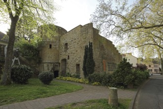 War memorial with historic town wall and tower, Meisenheim, Rhineland-Palatinate, Germany, Europe