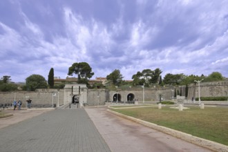 Historic city fortifications with Porte d'Italie, Place Armand Valle, city gate, city wall, Toulon,