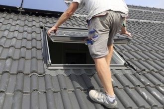 Installation and assembly of new roof windows as part of a roof covering