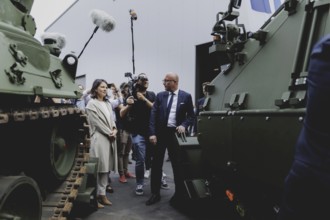 (L-R) Annalena Bärbock (Bündnis 90/Die Grünen), Federal Foreign Minister, and Dennis Buerjes,