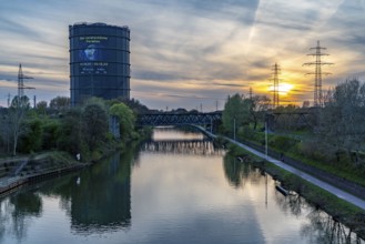 Neue Mitte Oberhausen, Gasometer exhibition hall, after renovation, Rhine-Herne Canal, evening