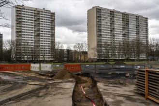 Duisburg-Hochheide, large housing estate Wohnpark Hochheide, 6 20-storey tower blocks with over