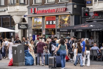 Shopping street Damrak, many tourists, visitors, Amsterdam, Netherlands