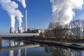 The STEAG combined heat and power plant in Herne-Baukau, hard coal-fired power plant, in front the