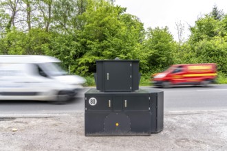 Semi-stationary speed camera on the B227, Hattinger Straße, used by the city of Gelsenkirchen,