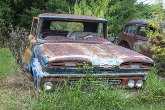 Corder, Missouri, Lorenz Service and Salvage, a junk yard for vintage and antique cars