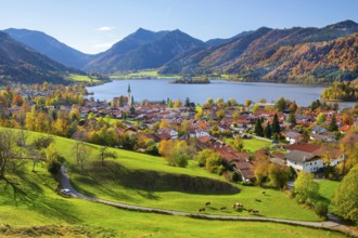 Panorama of the village and lake with the parish church of St. Sixtus and the Brecherspitz 1683m in