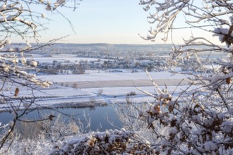 View from the Scharfenberg vantage point over the Elbe to Brockwitz and Coswig on a winter morning,