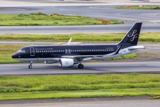 A Starflyer Airbus A320 aircraft with the registration number JA21MC at Tokyo Haneda Airport,