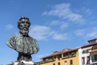 Benvenuto Cellini bust on the Ponte Vecchio, monument, sculpture, culture, Florence, Italy, Europe