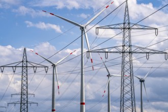 Wind farm north-east of Marsberg, Hochsauerlandkreis, high-voltage line, electricity pylons, North