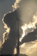 Windpark Halde Oberscholven, smoke clouds from the cooling tower and chimney of the Uniper