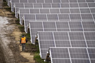 Construction of a solar park in Neukirchen-Vluyn, over 10, 000 solar modules will be installed on 4