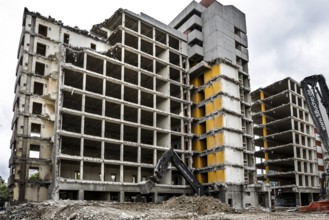 Demolition of office tower at the Urania. The administration building, built in 1967, will be