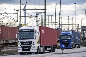 Port of Hamburg, container handling, railway line at Container Terminal Burchardkai, transport by