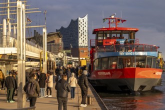 Port of Hamburg, St. Pauli Landungsbrücken, HADAG harbour ferries, Elbe Philharmonic Hall, Hamburg.