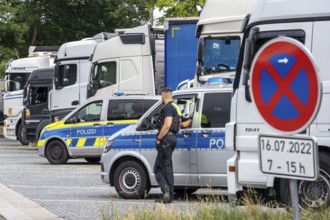 State-wide checks on motorway traffic in North Rhine-Westphalia, by police and customs, in