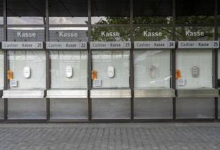 Symbolic image, ticket booth, ticket counter, admission to an exhibition centre, closed, pay