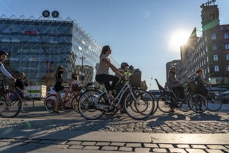 Cyclists on cycle paths, Radhuspladsen, City Hall Square, H.C. Andersen's Boulevard, in the city