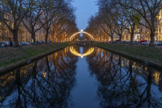 Königsallee, Kö, elegant shopping street in the city centre of Düsseldorf, arc of light over the